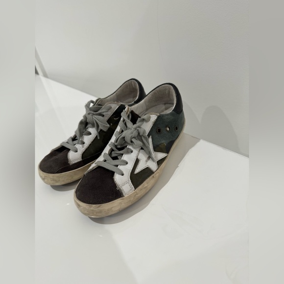 Golden Goose Size 5 Sneakers. 🖤⚡️ - Picture 2 of 4